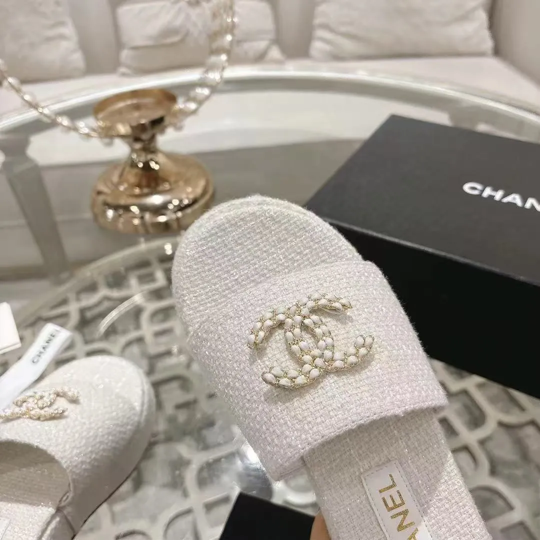 👟👟Ex-factory price 480👟👟 🎉Chanel Chanel 2025 Xiaoxiang C family thick-soled sandals series official website synchronization, classic and elegant, casual wear 🌹🌹🌹🌹Original logo ~ Made of imported sheepskin and C family custom fabrics, a variety of colors for the goddess to choose! ❤️❤️❤️❤️ Code number: 36~40 (35.41.42 customized, non-returnable) Color: 5 colors;